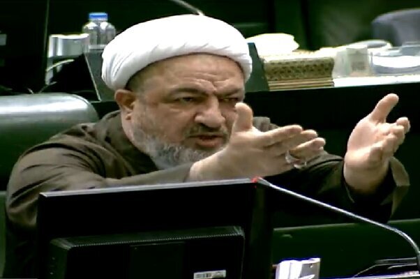 حمله رسایی به معاون پزشکیان قبل از شروع مذاکرات ایران و آمریکا؛ تصور می‌کنید آمریکا و اسرائیل با شما صلح می‌کنند؟!/ این توئیت را خودتان نوشتید یا...